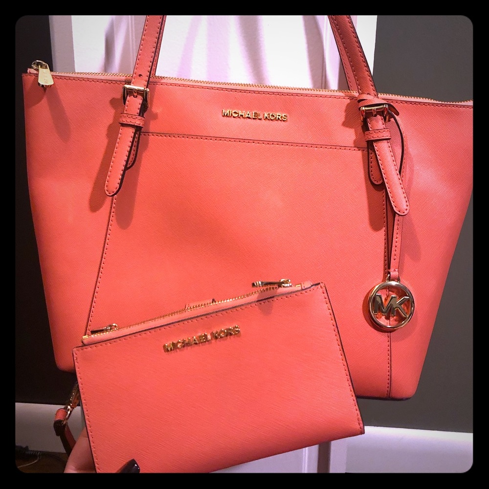 Michael Kors tote with Wallet
